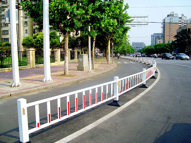 城市道路護欄規格